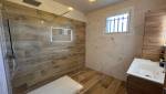 Salle de bain design moderne bois La Maison Des Travaux Ales