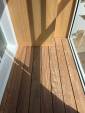 Pose d'un revêtement de sol en bois exotique de cumaru dans une loggia - Nantes 44