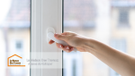 Les fenêtres récemment installées offrent une excellente isolation thermique et phonique, protégeant efficacement l’intérieur du bruit de la route.