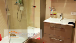 Nouveau meuble de salle de bain avec rangement, optimisant l’espace et la fonctionnalité de la pièce.