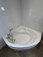 Baignoire d'angle dans une salle de bain rénovée - Nantes 44000