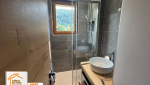 Aménagement intérieur fonctionnel, mobilier sur-mesure en bois, modernisation salle de bains