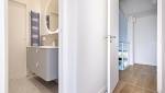 Vue salle de bains et chambre