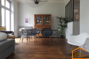 pose d'un parquet dans une maison