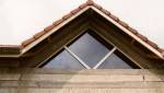 Fenêtre triangulaire sous toiture