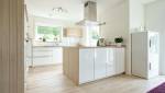 Rénovation cuisine blanche et bois Orvault