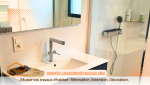 La salle de bain dispose d'une grande douche à l’italienne, avec un receveur plat pour un accès facile et un design épuré. La paroi en verre transparent permet d'agrandir visuellement l'espace tout en offrant un confort moderne aux utilisateurs.