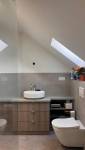  Première salle de bain, avec le meuble vasque sur-mesure