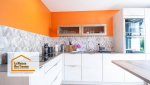 Salle à manger lumineuse et conviviale : Une salle à manger rénovée avec des tons doux et une lumière naturelle, idéale pour des repas en famille ou entre amis.