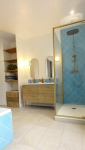 salle de bain avec tous les codes Art Déco
