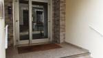  Entrée rénovée d'un immeuble d'habitation - Brie-Comte-Robert 77170