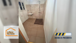 Salle de bain en cours de rénovation – Une transformation en pleine réalisation, avec un espace repensé pour plus de confort et d’accessibilité.