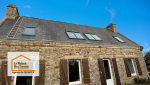 Rénovation de toiture à Tréguennec : Installation de nouvelles fenêtres de toit pour plus de luminosité et d’isolation. Projet réalisé par La Maison Des Travaux Quimper.
