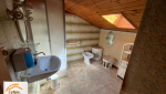 rénovation salle de bain chalet, poêle moderne remplacement cheminée, aménagement escalier PVC