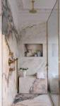Marbre blanc et doré espace douche