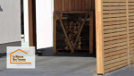Ce garage en bois est une véritable réussite, tant sur le plan technique qu’esthétique. Construit à partir d’une charpente en bois massif, il garantit une solidité et une longévité exceptionnelles. 