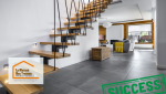 Un escalier moderne suspendu en bois et métal illumine un espace de vie contemporain, combinant design épuré et fonctionnalité. 🌟