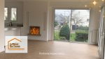 Focus sur les finitions parfaites autour des radiateurs, avec un parquet posé avec précision pour un rendu harmonieux.