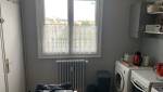 Cuisine avant rénovation - Vue sur la fenêtre avant les travaux