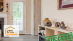 Vue harmonieuse du salon : Grâce à la rénovation des murs et plafonds, l’espace est sublimé avec des tons clairs et un style épuré. Un projet réussi à Combrit.