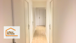 Une sous-couche isolante a été installée pour améliorer le confort acoustique et thermique de l’appartement, une attention particulièrement importante dans des bâtiments collectifs.