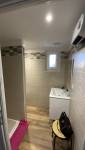 Salle de bain avec douche moderne résidence secondaire La Maison Des Travaux Ales