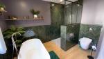 Salle de bain avec douche et baignoire italienne La Maison Des Travaux Ales