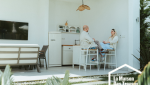 Espace diner dans le pool house