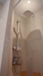douche dans un studio de 15 à 16 m² à Paris