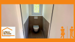 WC suspendu design rénové à Éguilles, pour un espace sanitaire épuré et facile à entretenir.