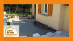 Pose de carrelage en cours à Plomeur : alignement précis et finitions soignées pour une terrasse durable et esthétique.