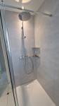 Douche, paroi et tablette, salle de bain à Hésingue