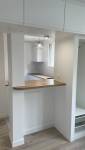 meuble sur mesure autour d'une ouverture sur la cuisine