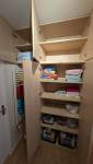 Placard sur mesure ouvert – rangements intérieurs fonctionnels et optimisés