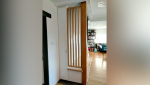 Aménagement coin lecture sous escalier