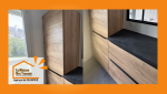 Rénovation à Quimper : meubles de cuisine bois clair et plan de travail noir par M. Michel Le Donge, courtier La Maison Des Travaux.