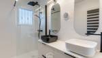 Douche et meuble vasque