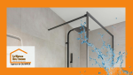 Douche à l’italienne moderne à Tréogat avec robinetterie noire et paroi en verre, conçue pour un confort optimal.