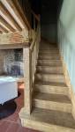 L'escalier bois avec marches, contre-marche et rambarde