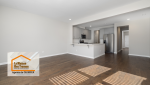 Transformation réussie à Plomeur ! Cuisine ouverte et parquet moderne pour un intérieur chaleureux. Réalisation La Maison Des Travaux Quimper.