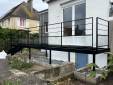 Structure métallique destinée à accueillir la terrasse surélevée (Calvados)