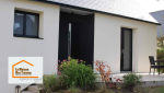 Façade modernisée à Villeneuve-sur-Lot avec entrée design, rénovée par La Maison Des Travaux, agence d’Agen.