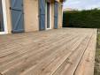 Revêtement de sol en pin Douglas sur une terrasse en béton rénovée - Montauban 82000