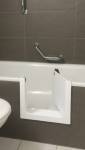 Baignoire avec découpe pour accès direct