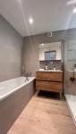 vue d'ensemble de la nouvelle salle de bain