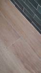 carrelage motif parquet idéal en salle de bain 