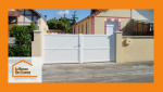 Portail en PVC blanc sur mesure installé à Vesoul, alliant esthétique moderne, robustesse et entretien minimal.