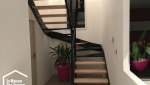 Réalisation d'un escalier sur-mesure en aluminium et bois de chêne double quart tournant