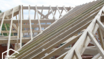 Assemblage e la structure en bois avant protection et couverture