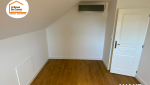 La Maison des Travaux Annemasse Bassin Genevois, rénovation chambre cocooning, aménagement chambre sous pente, parquet bois clair chambre, peinture douce intérieure